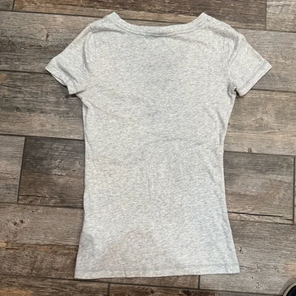 Hollister Heather Gray Tee - Picture 4 of 4